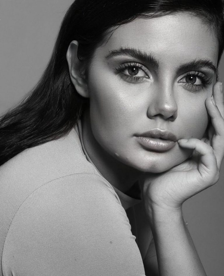 Júlia Paranhos